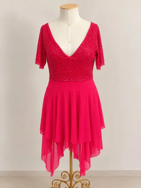 Vestido de paetê pink com saia de tule em camadas, no manequim